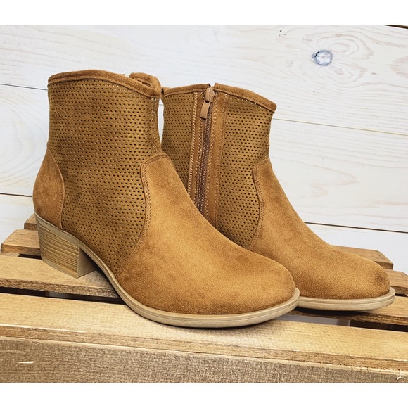 Faux Suede Ankle Boot with 1.5in Heel Size 8.5 - Picture 2 of 7